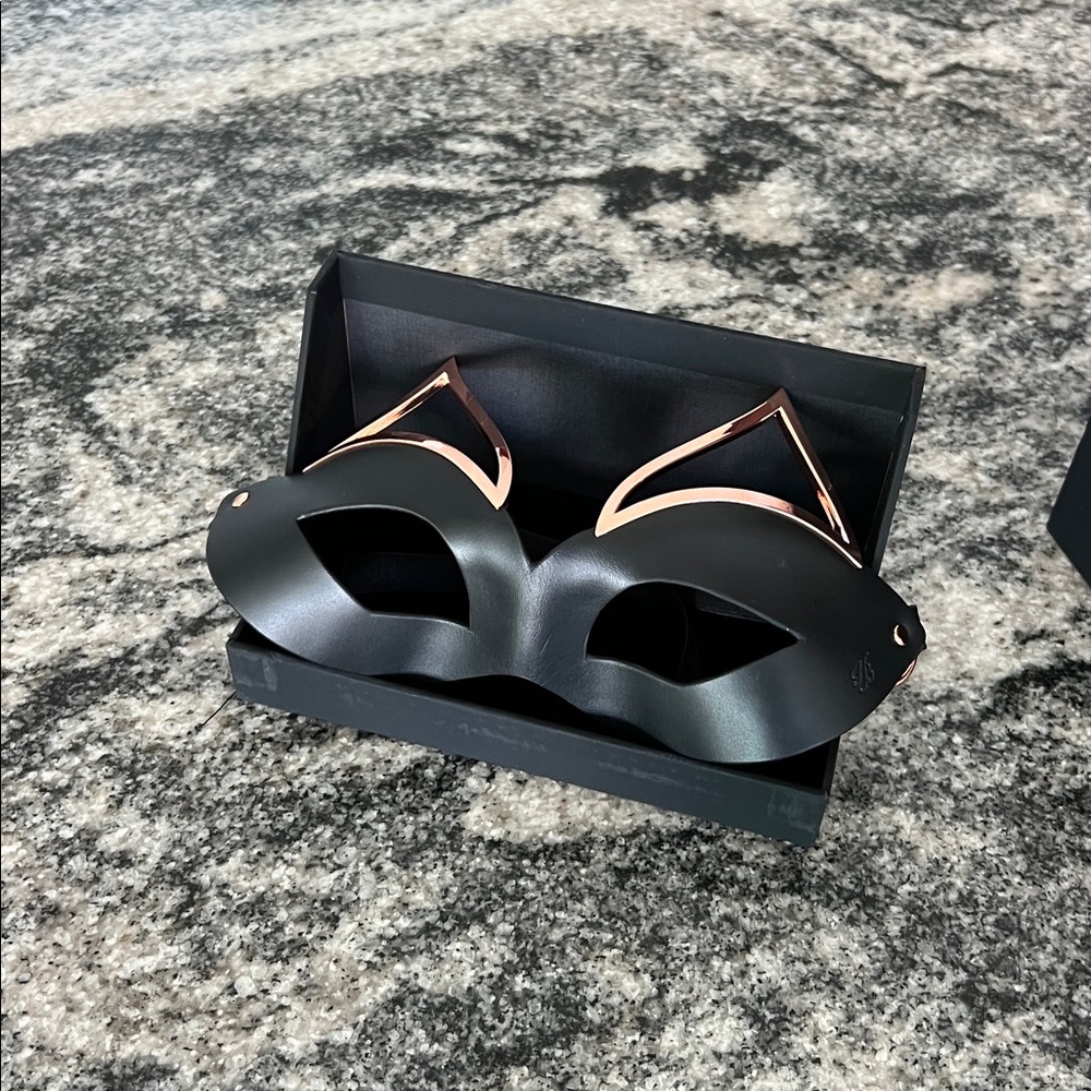 Brand new never used mask - Picture 4 of 4